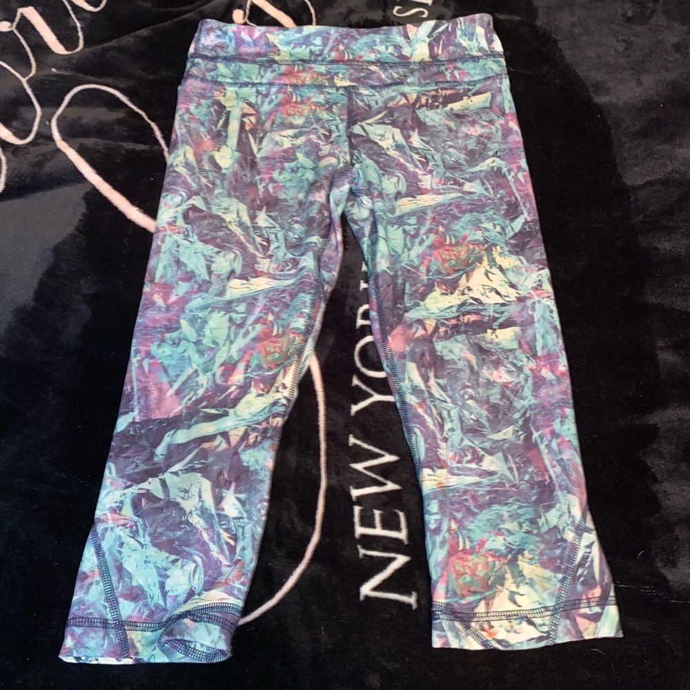 Great condition colorful leggings w zipper pocket!